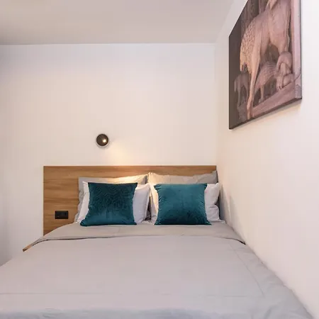Ursa Apartment *