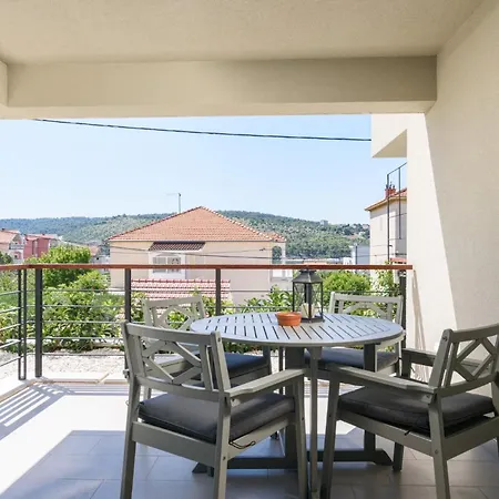 Ursa Apartment *